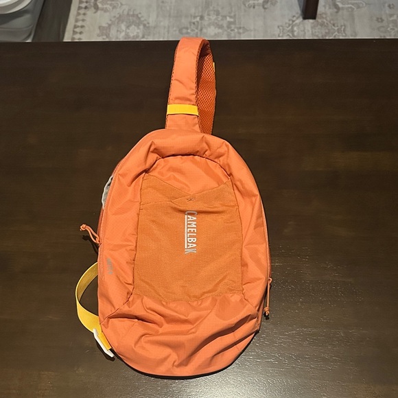 Camelbak Arete™ Sling 8 Cross Body - Picture 1 of 3
